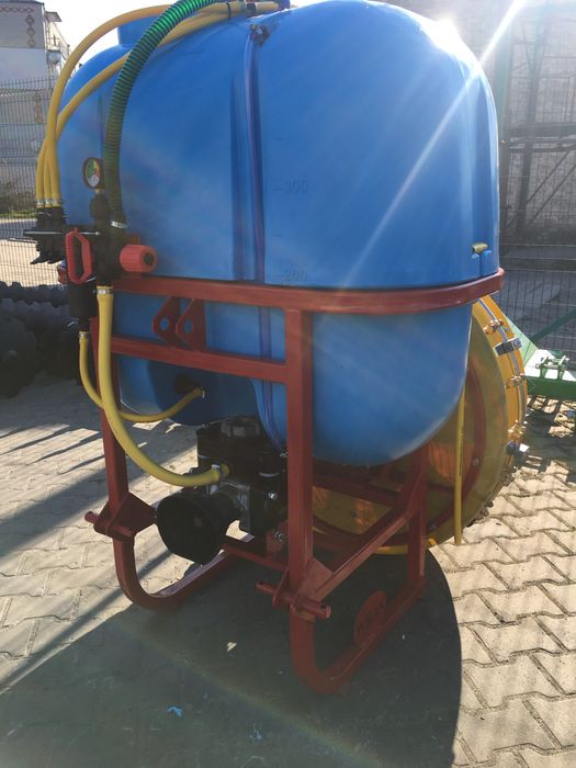 Садовий оприскувач на мтз, вентиляторний оприскувач