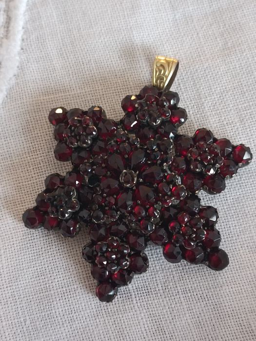Гранаты  Кулон.Австро-Венрия.Роскошные пиропы