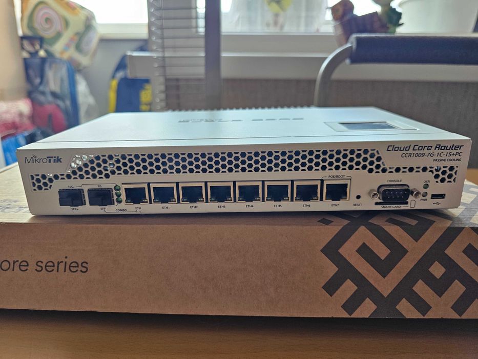 Routeur MikroTik CCR1009-7G-1C-1S+ – Opérateur, Très Bon état