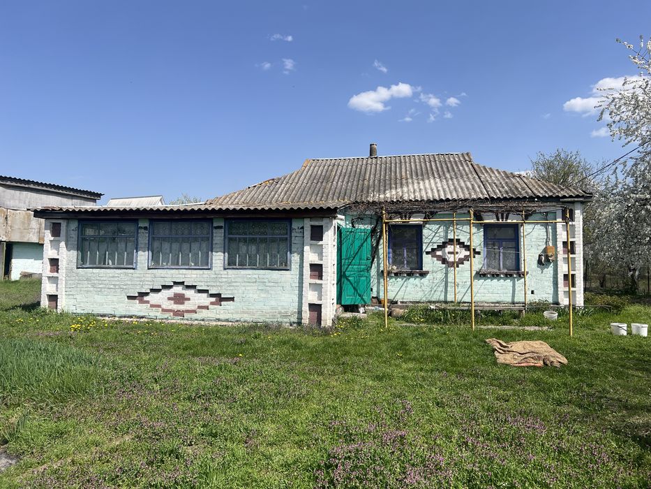 Продам будинок і ділянку під забудову