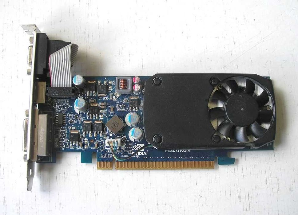 Видеокарта NVidia GeForce GT220 (1 ГБ, 128 бит)