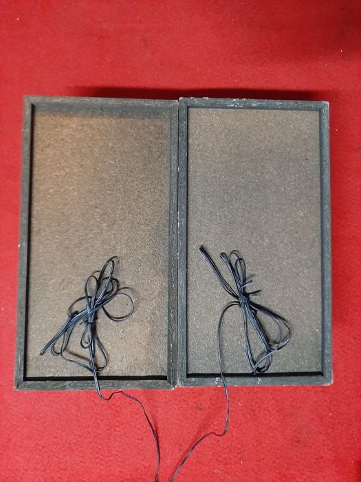 Colunas de som pretas