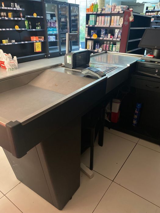 Móvel check out mercearia