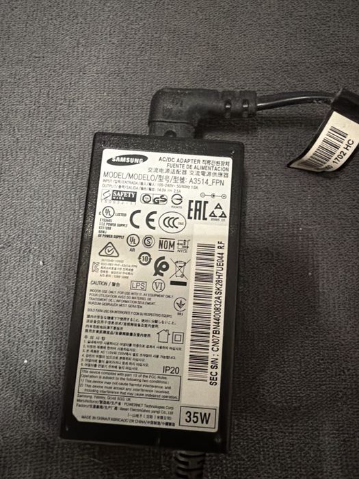 (adapter AC/DC) firmy Samsung. 3 sztuki