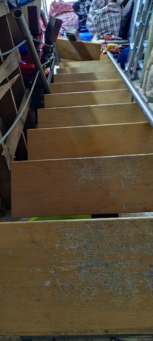 Escada em Madeira e Metal