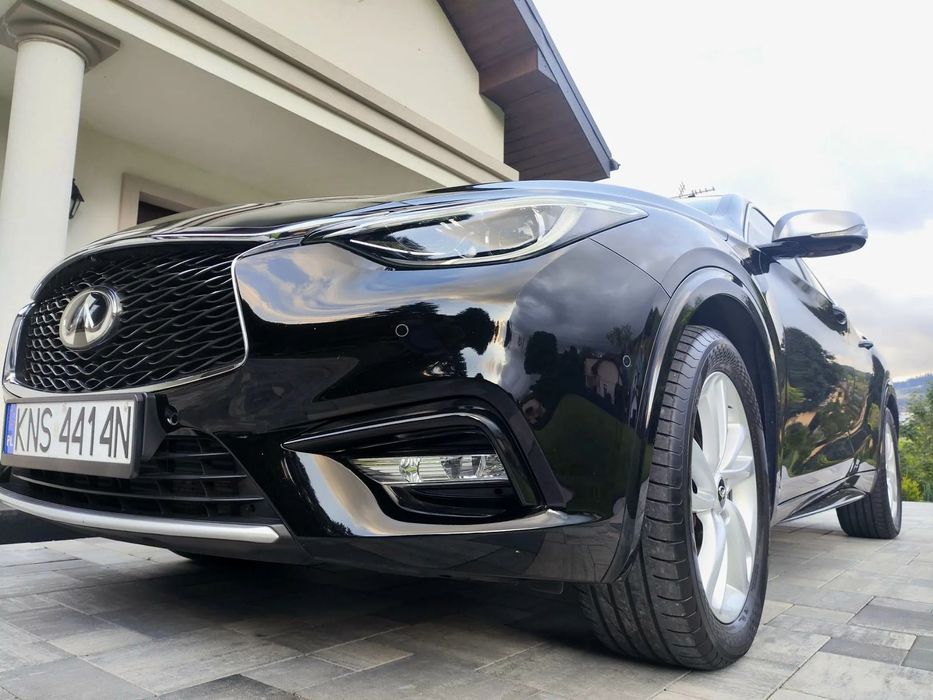 Infiniti Q30