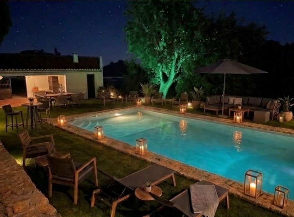 Piscina para alugar com churrasco  e estacionamento privado  entre outras comodidades
