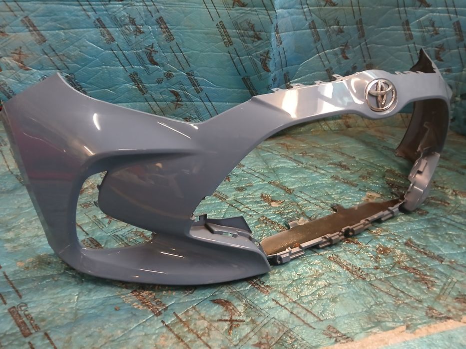 Zderzak przedni przod 8y8 TOYOTA YARIS IV 20- kolor 089