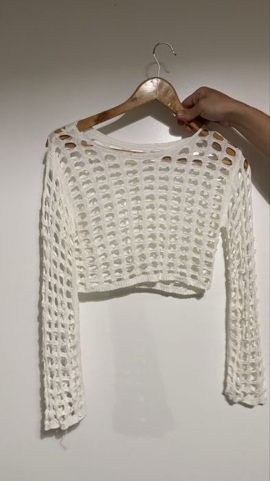 Camisola rendada branca em crochê