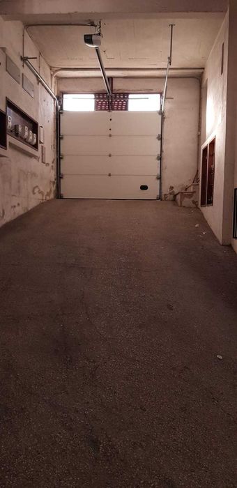 Arrenda-se garagem fechada - box