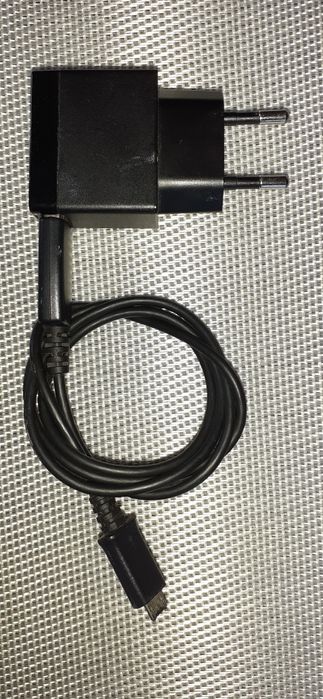 Ładowarka sieciowa Sony z kablem microusb