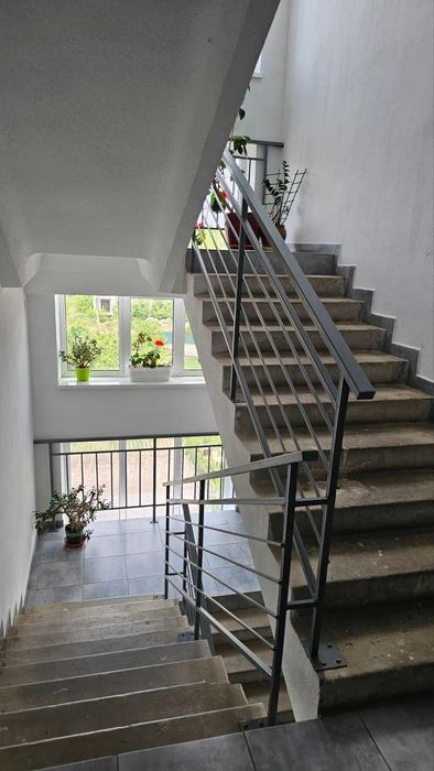 2 к. квартира 85 кв.м. під чистову, розводки, газ. Поряд озеро.