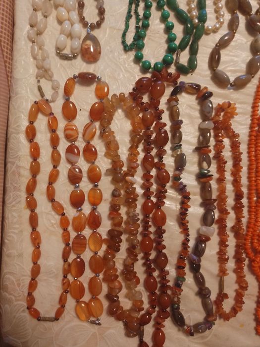 Продам бусы натуральные камни производства СССР и Чехословакии.