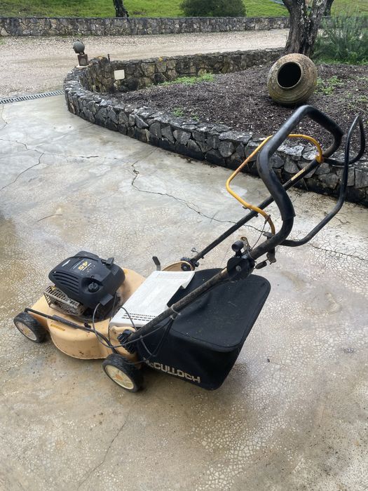 Maquina de cortar relva mcculloch