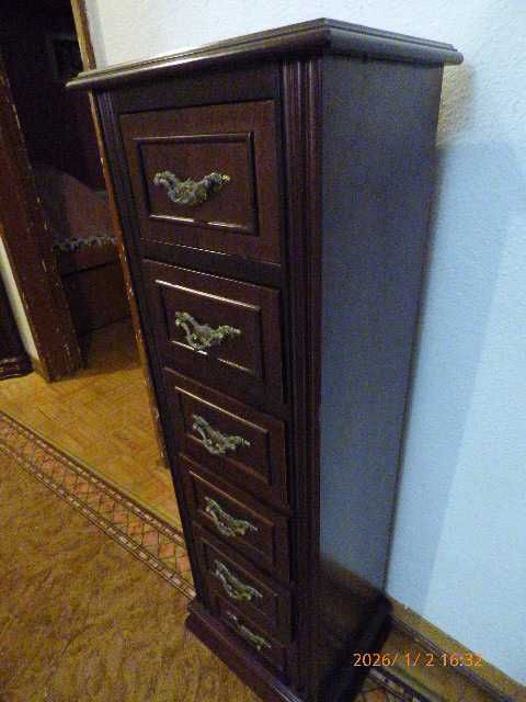 Pequeno móvel com 6 pequenas gavetas