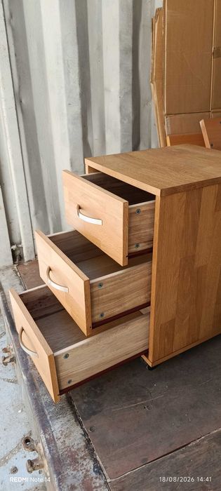 Mesa de Cabeceira com 3 gavetas (Ultima oportunidade)