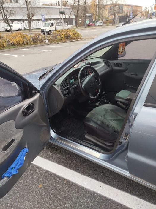 Продам машину ланос єдиний власник