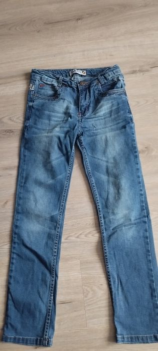 Продам джинсы на мальчика