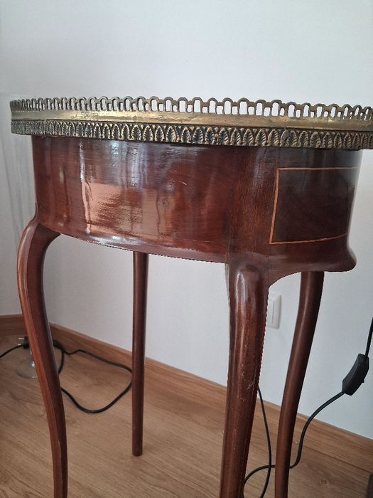 Antiga mesinha para restauro