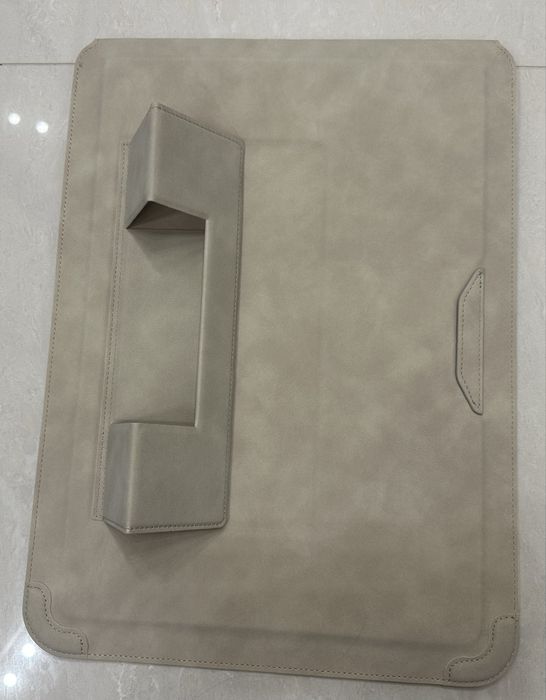 Продам  чехол- подставку для ноутбука 15