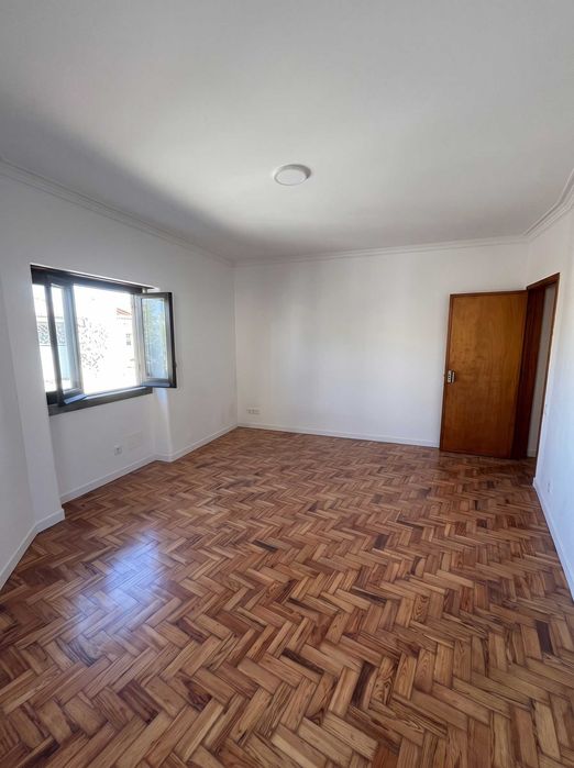 Arrenda-se Apartamento T2 Rua Carlos Anjos