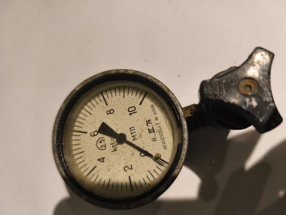 Analogowy manometr ciśnieniomierz