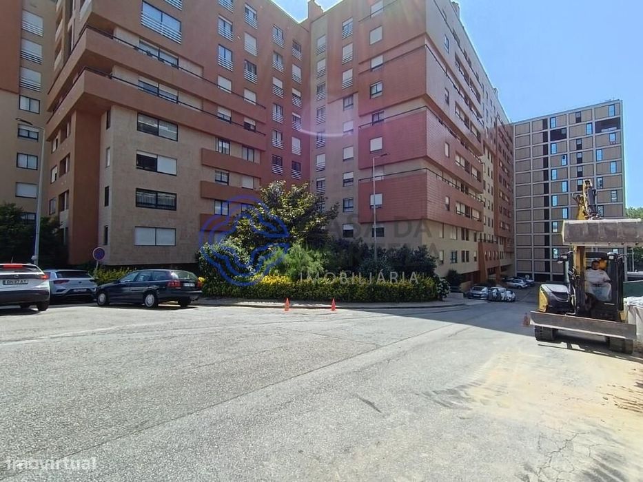 T1 Jardins da Arrábida, 2 banhos+despensa+lugar de garagem+portaria 24