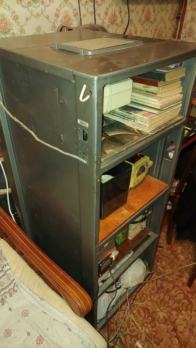 Стійка металева для радіоапература або для других побутових рішень