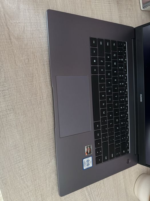 Laptop w stanie idealnym matebook d15 huawei