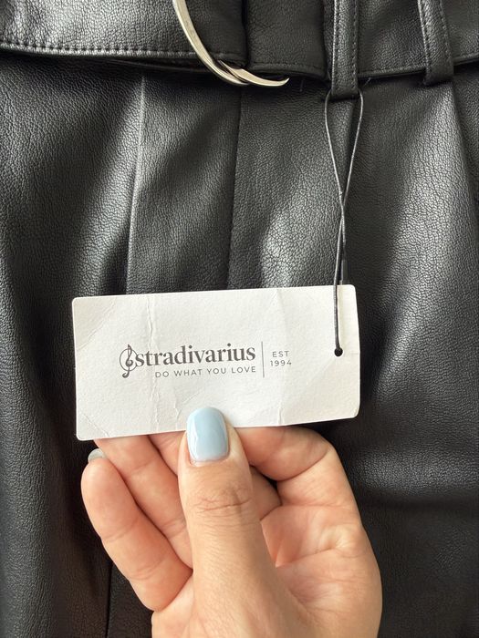 Штани з еко-шкіри Stradivarius, розмір М