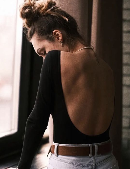 Боді з відкритою спиною