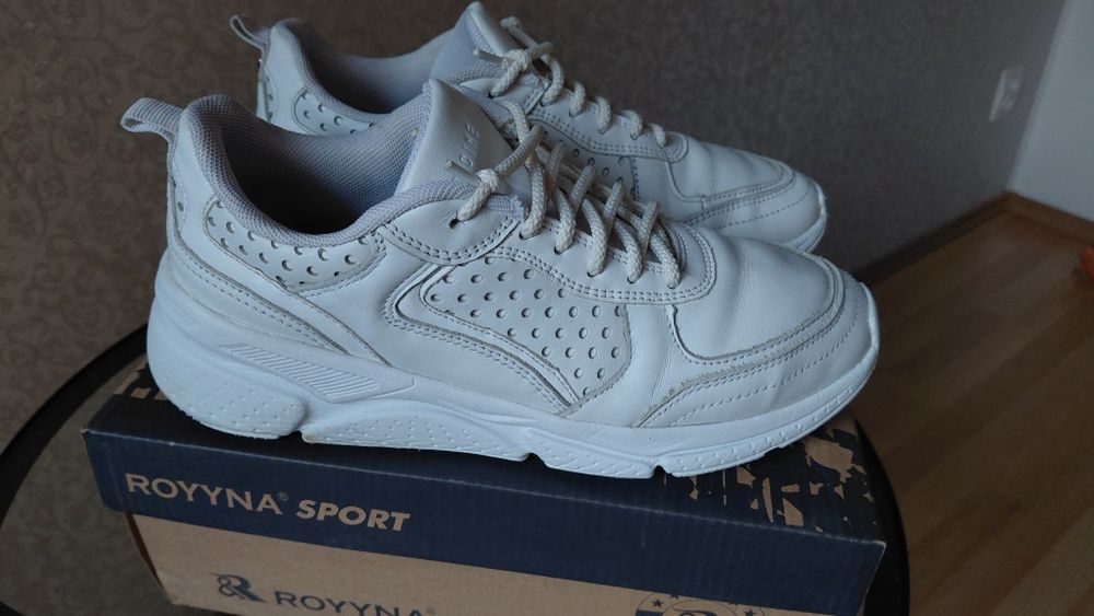 Зручні кросівки, шкіра