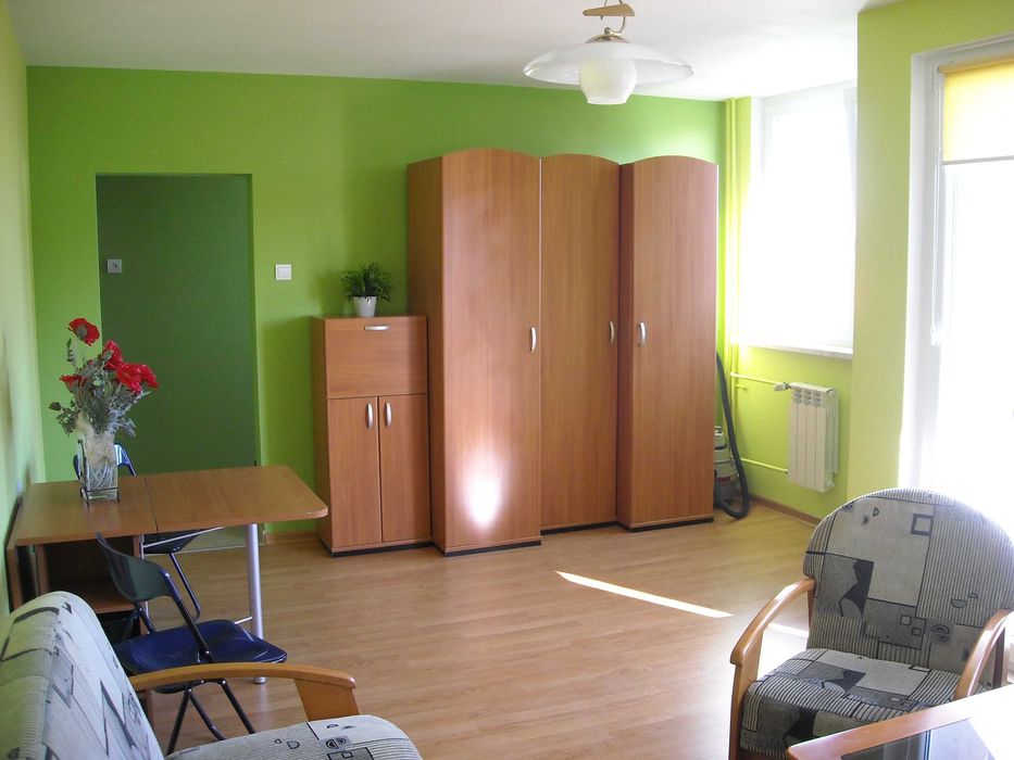Obszerna komfortowa kawalerka w świetnej lokalizacji do wynajęcia