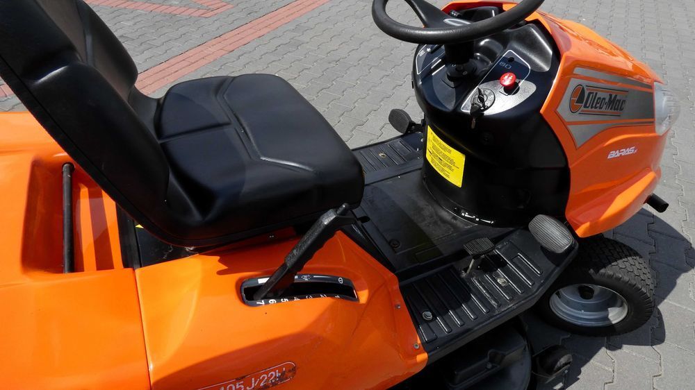 Traktorek kosiarka Oleo-Mac OM105J/22H B&S 2 Cylindry (250701.5) Baras