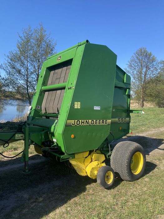 Prasa Rolująca JOHN DEERE 590 - Sznurek . Sprowadzona