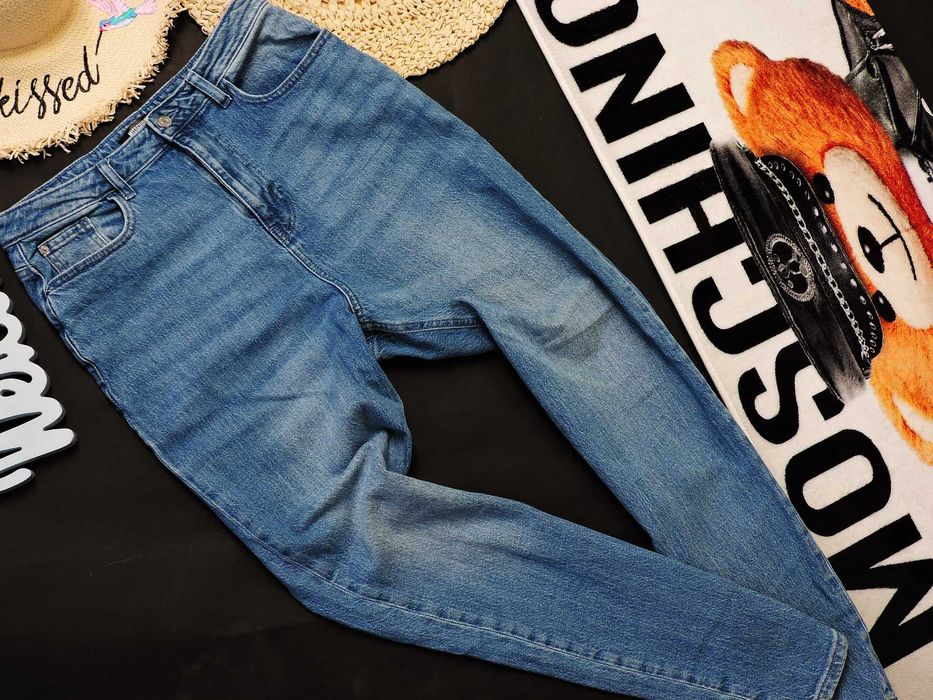 Missguided Denimowe spodnie jeans boyfriend r 40