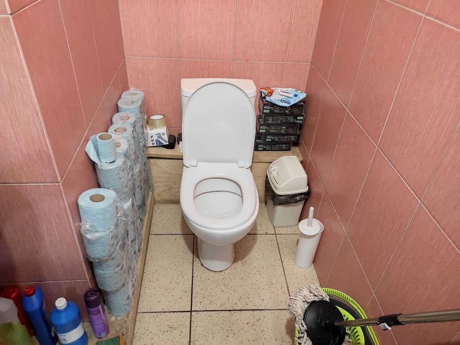 Продається комерційне приміщення по вул. Довженка, 21 Б