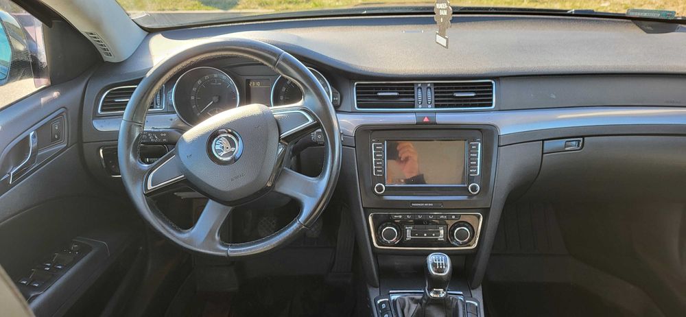 Wynajem samochodu SKODA SUPERB 1,6 MANUAL
