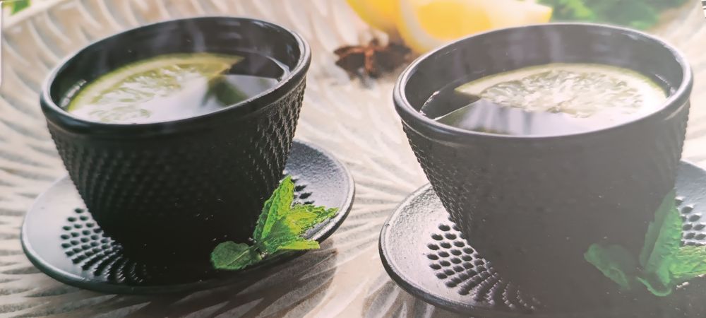 Conjunto Chá: Bule / 4 Chávenas c/pires em Ferro Fundido