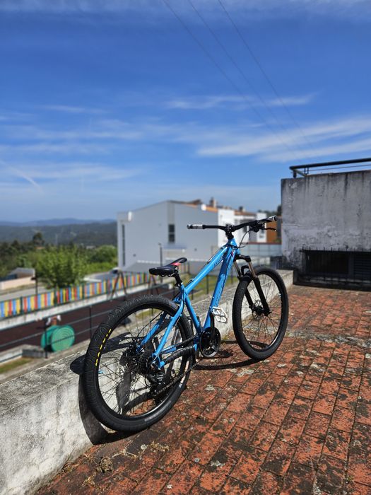 Mondraker Play dirt jump