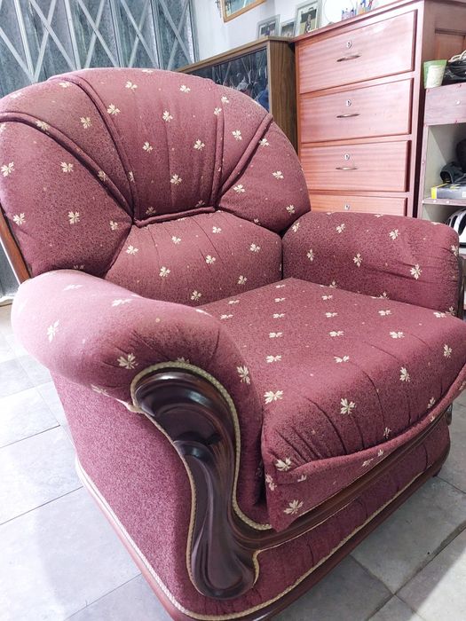 Conjunto sofá de 3 lugares e 2 cadeirões