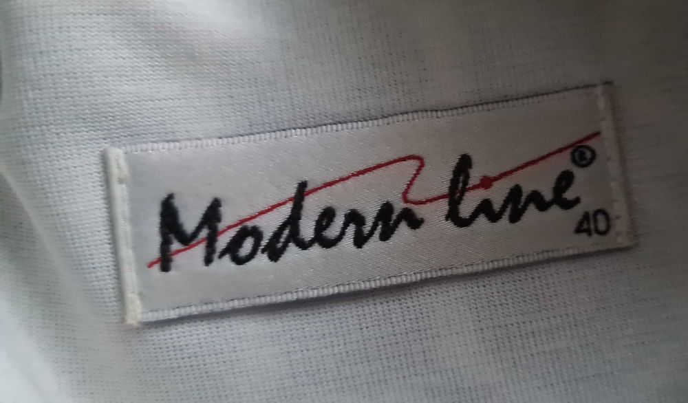 Sukienka modelująca klasyczna elegancka Modern Line 40