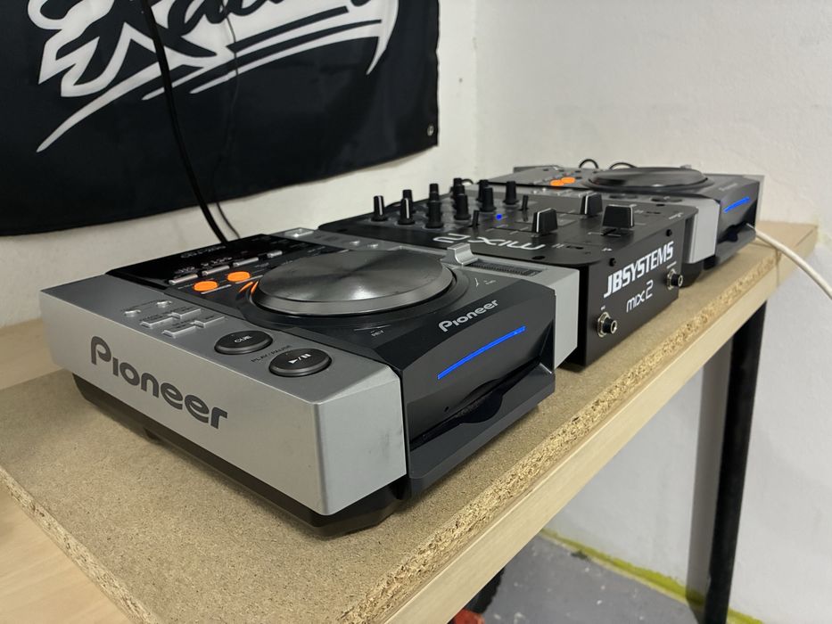 2 x Pioneer cdj 200 + mixer