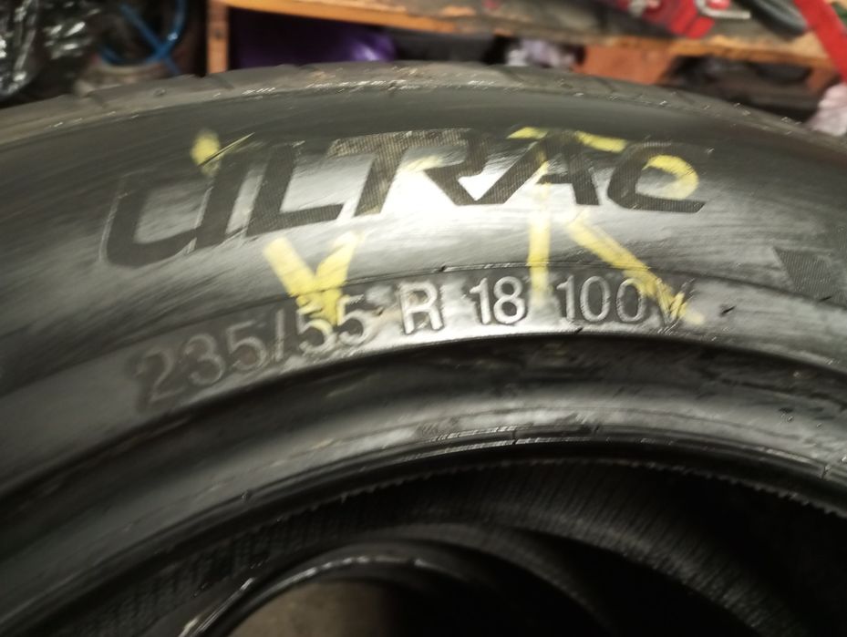 Sprzedam opony zdjęte z nowego samochodu 235/55 r18 Vredestein