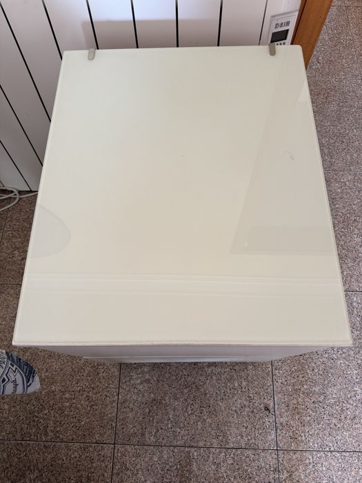 Mesa cabeceira com vidro