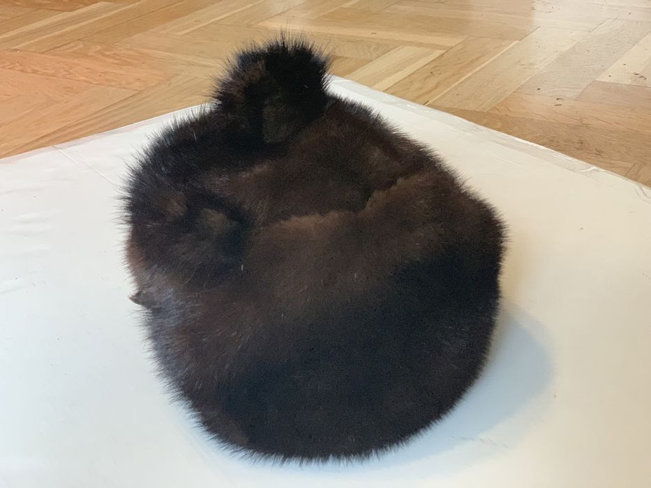 Bardzo ładna czapka toczek z norek