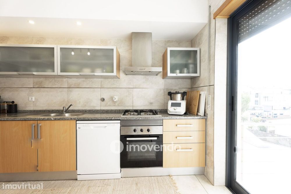 Apartamento T2 moderno, com estacionamento, na Curia, Anadia