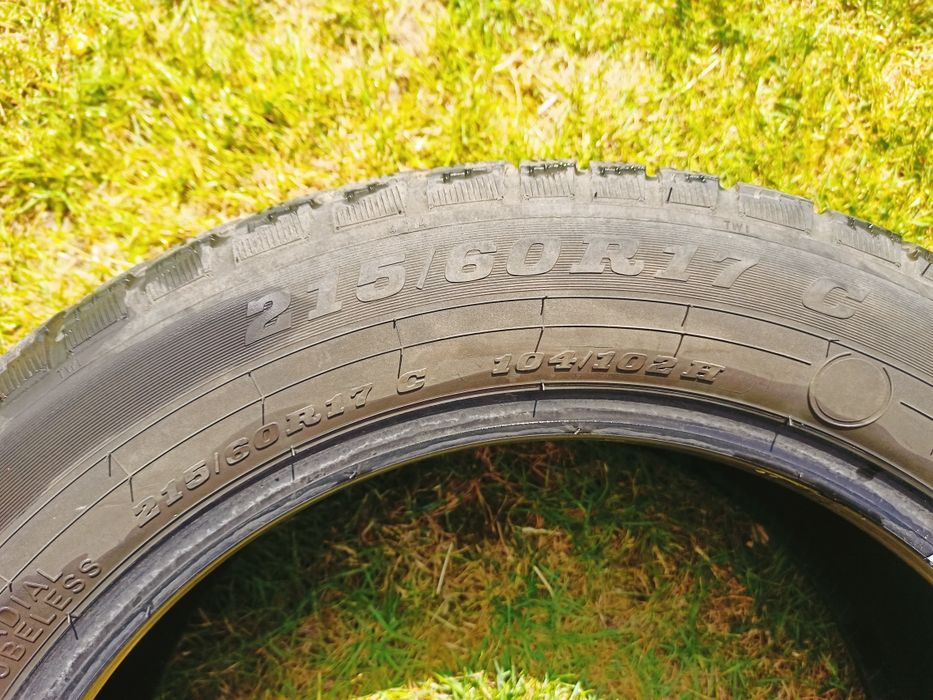 Opony zimowe 215 60 R17C