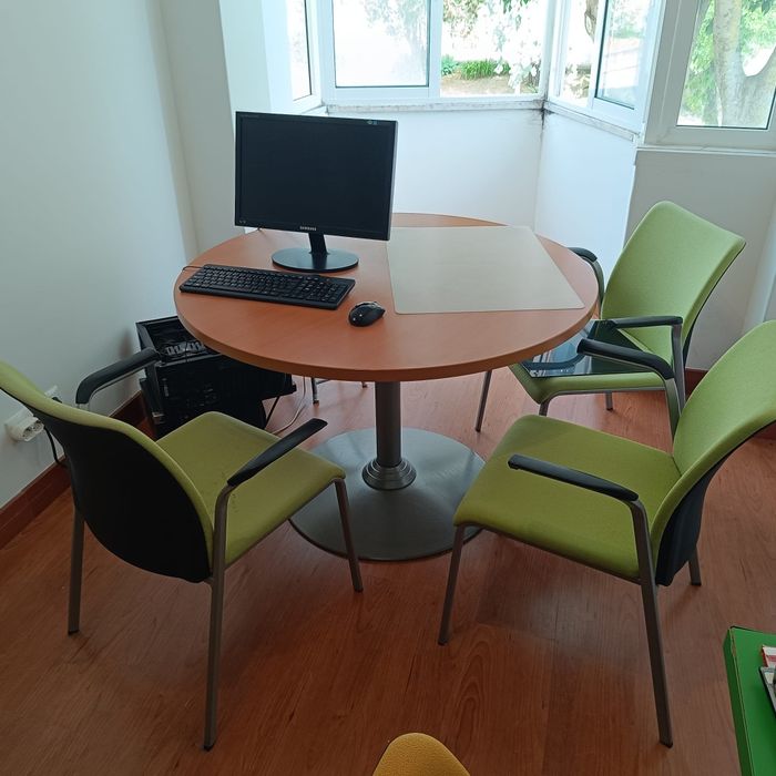 4 cadeiras de reunião ou sala de espera