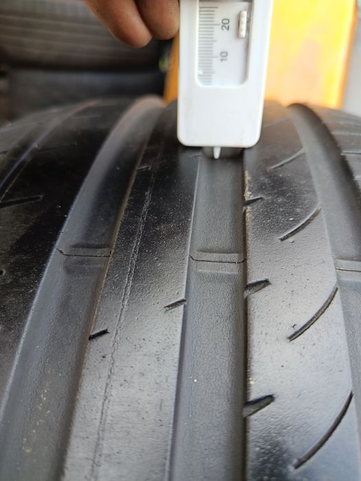 Komplet opon 225/35R19 Falken